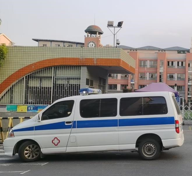 隆化救护车出租护送骨折病人一公里多少钱